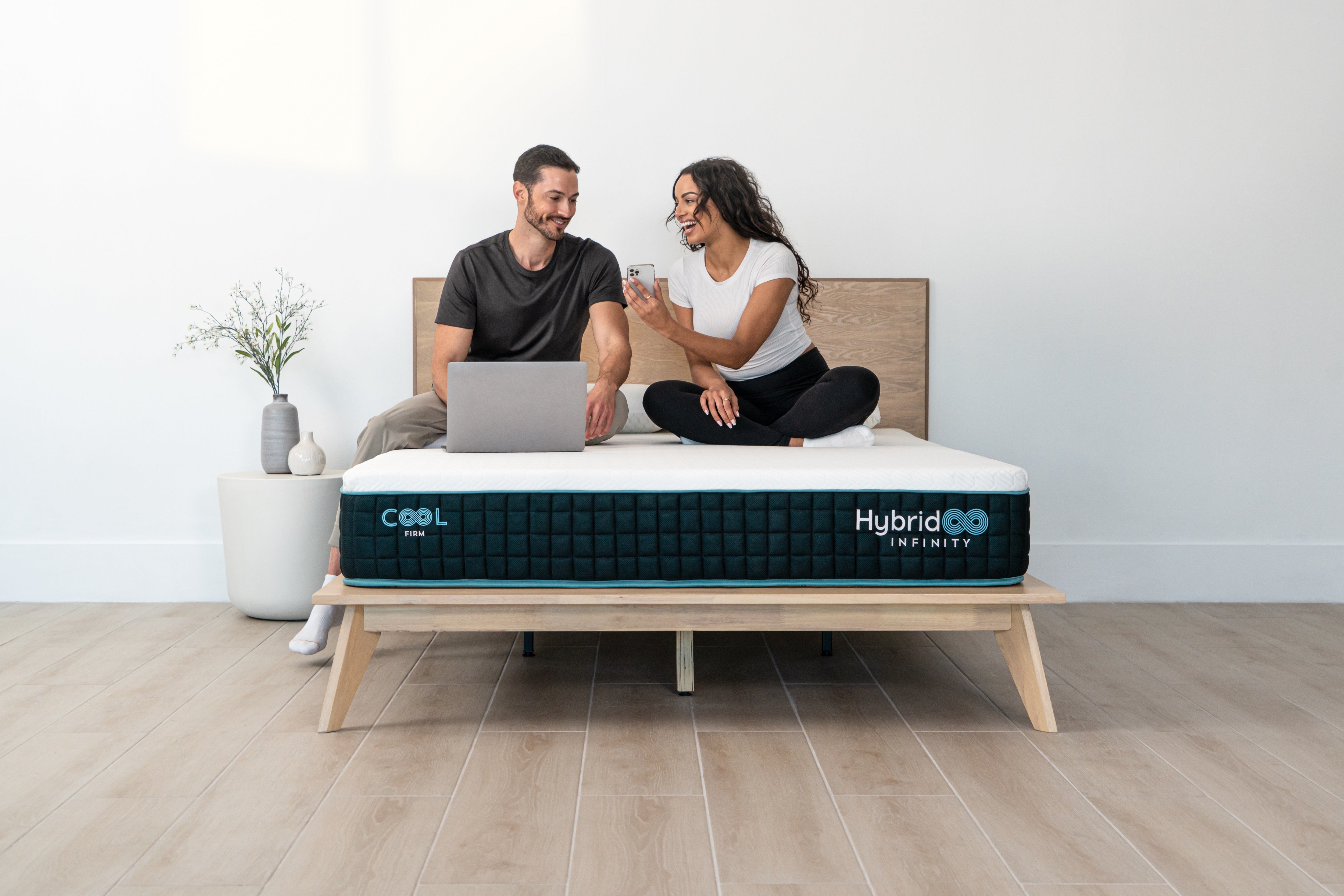 COOLCOMFORT - Medium-firm mattress with elastic foam and cooling textile -  isleep